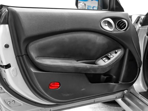 Used 2013 Nissan 370Z Touring w/ Sport Pkg RWD image 28