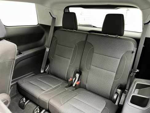 Certified 2023 GMC Acadia SLE w/ Driver Convenience Package image 14