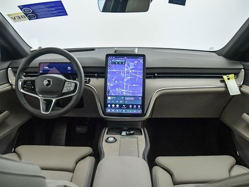New 2025 Volvo EX90 Plus image 14