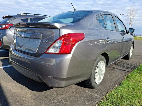 Used 2019 Nissan Versa SV image 6