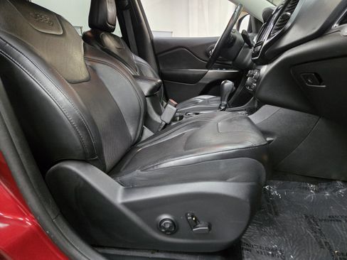 Used 2019 Jeep Cherokee Limited image 12