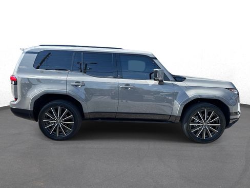 Used 2024 Lexus GX 550 w/ Accessory Package (Z1) AWD/4WD image 2