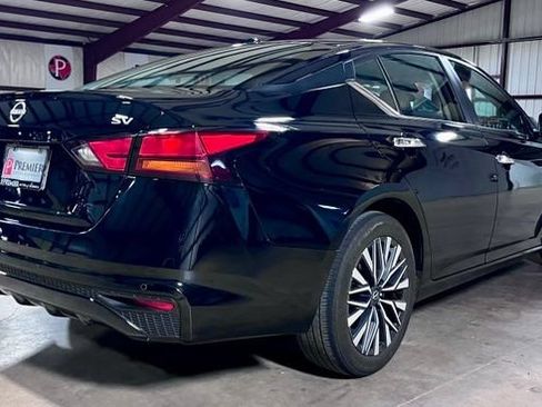 Used 2024 Nissan Altima 2.5 SV FWD image 3