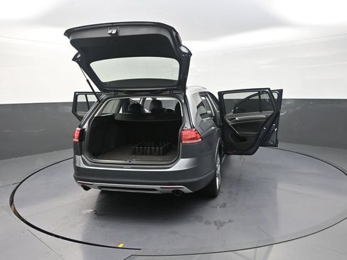 Used 2018 Volkswagen Golf Alltrack SEL AWD/4WD image 37