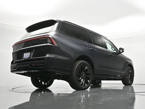 New 2026 Lincoln Navigator Reserve AWD/4WD image 42