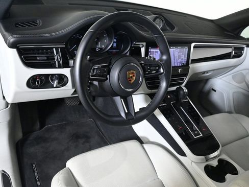 Used 2023 Porsche Macan S image 4