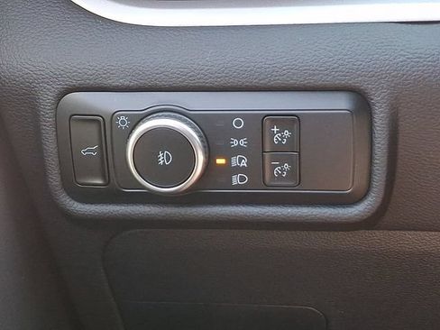 Used 2023 Ford Explorer XLT w/ Equipment Group 202A AWD/4WD image 29