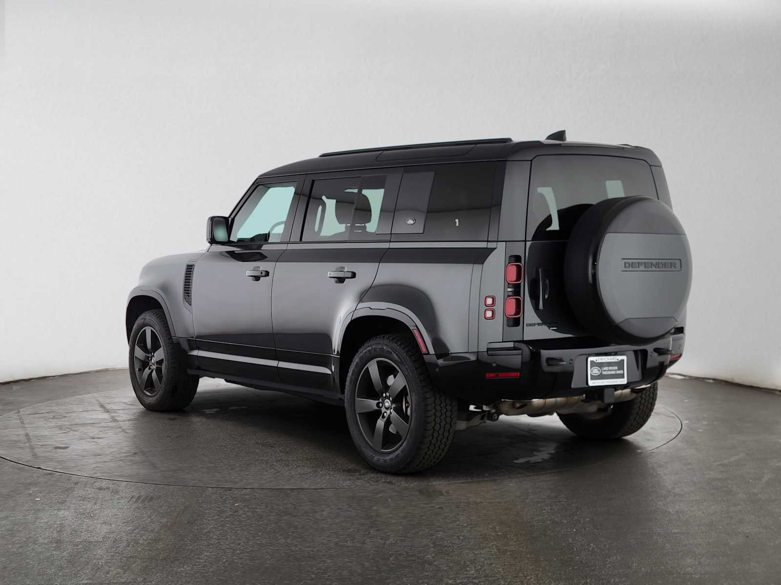 Used 2023 Land Rover Defender 110 X-Dynamic SE AWD/4WD image 3
