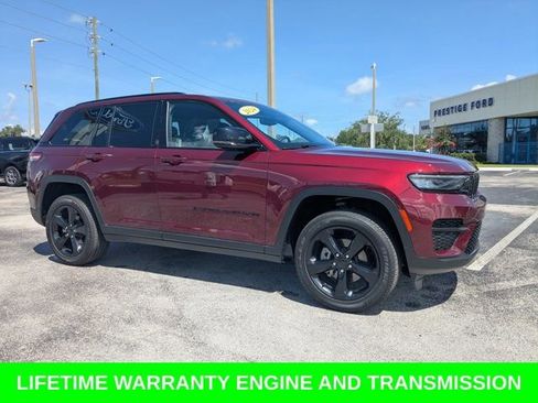 Used 2024 Jeep Grand Cherokee Altitude AWD/4WD image 3