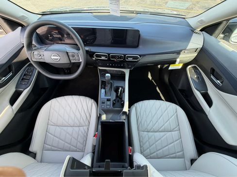 Used 2026 Nissan Sentra SL w/ Floor Mat Package FWD image 17