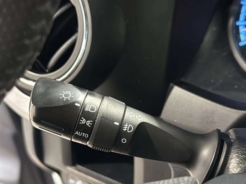 Used 2019 Toyota Tacoma SR5 AWD/4WD image 32