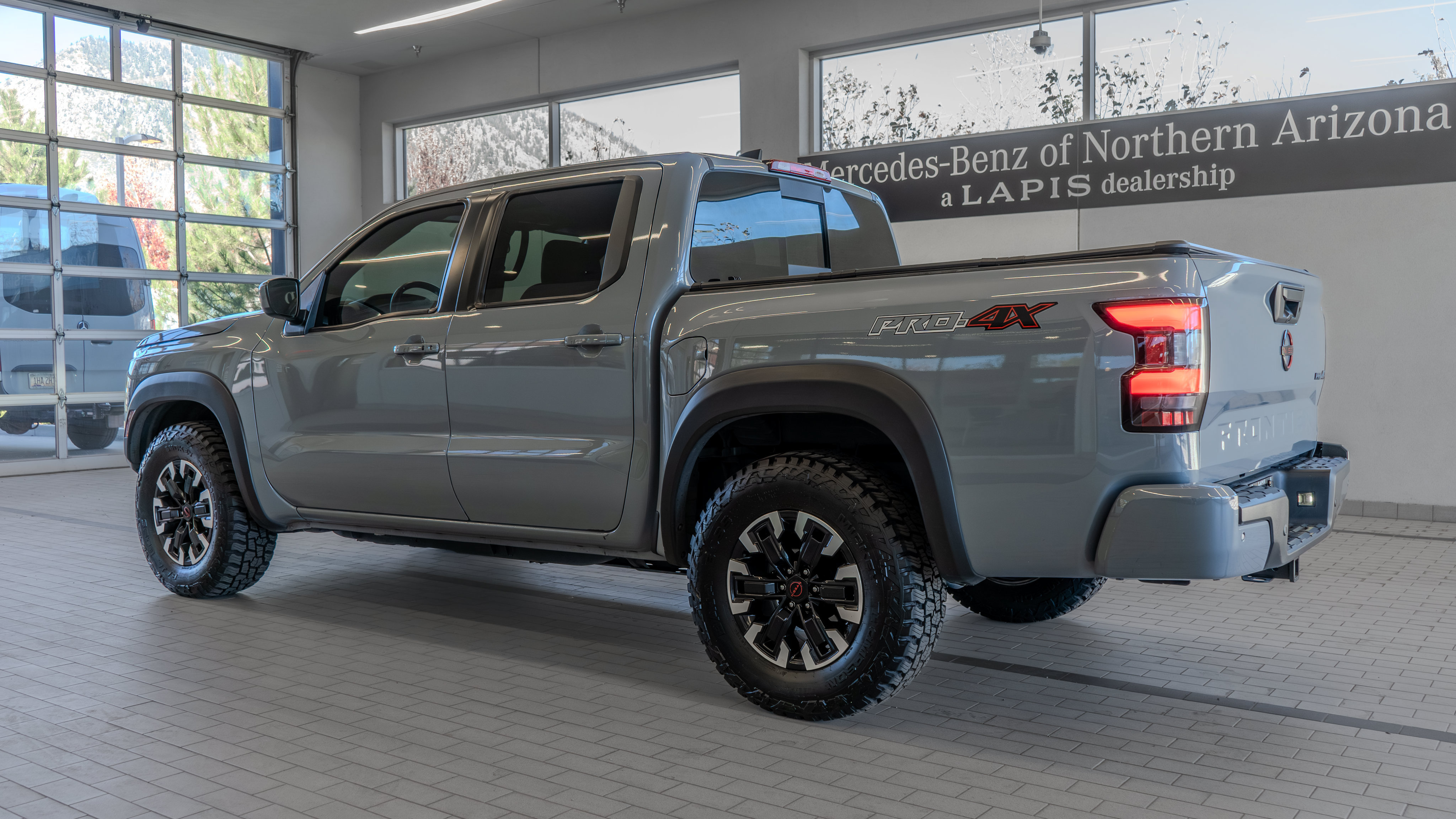Used 2024 Nissan Frontier PRO-4X w/ Technology Package AWD/4WD image 13
