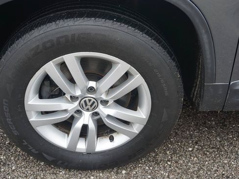 Used 2015 Volkswagen Tiguan S FWD image 19