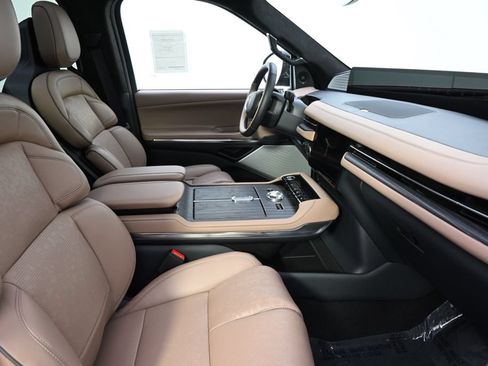 New 2027 Lincoln Navigator L Black Label AWD/4WD image 16