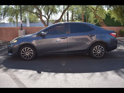 Used 2017 Toyota Corolla LE w/ Carpet Mat Package (TMS) FWD image 4