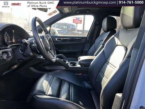 Used 2023 Porsche Cayenne Platinum Edition image 15