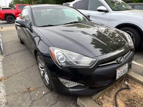 Used 2015 Hyundai Genesis 3.8 image 2