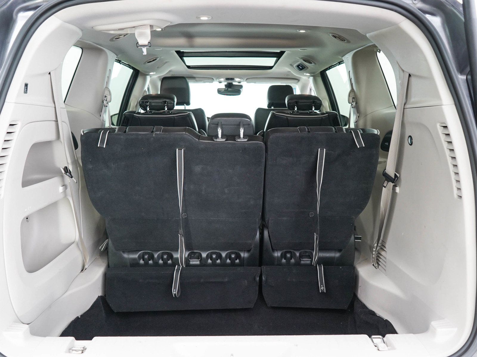 Used 2023 Chrysler Pacifica Limited FWD image 11