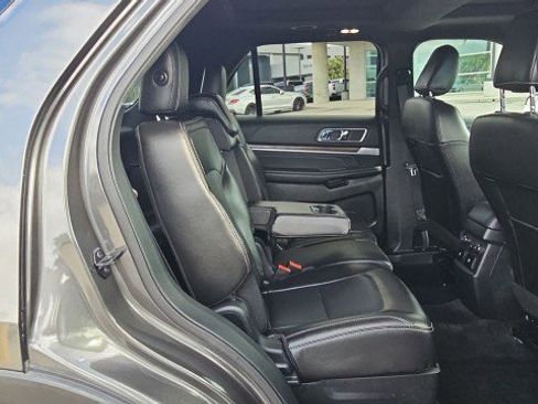 Used 2018 Ford Explorer Limited image 28