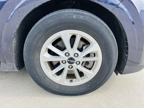 Used 2024 Kia Carnival LX image 38