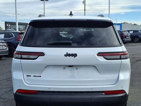 Used 2023 Jeep Grand Cherokee L Laredo image 28