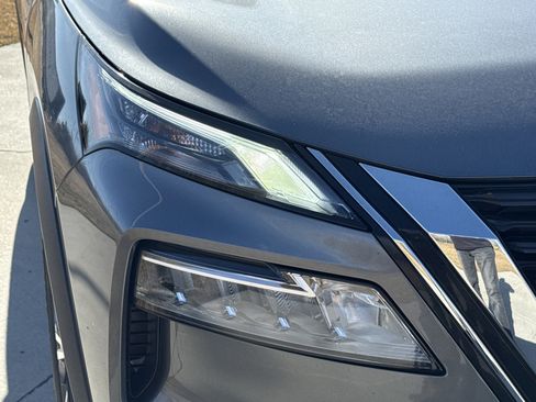 Used 2022 Nissan Rogue SV image 10