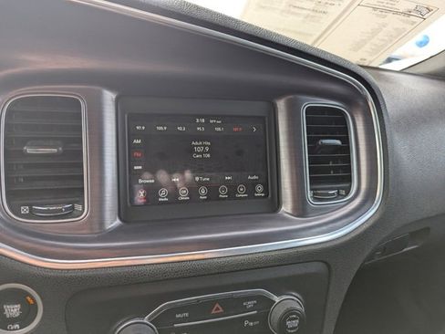 Used 2018 Dodge Charger SXT image 13