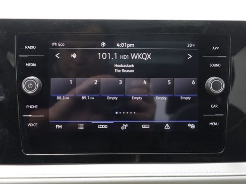 Used 2026 Volkswagen Taos SE image 9