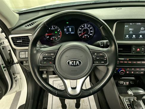 Used 2018 Kia Optima EX w/ Premium Package image 4