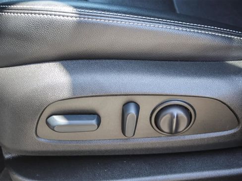 Used 2022 GMC Terrain SLT image 22