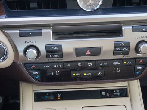 Used 2016 Lexus ES 350 w/ Premium Package w/Wood Trim FWD image 40