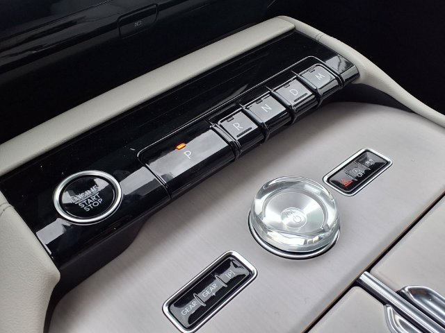 New 2026 Lincoln Navigator Premiere AWD/4WD image 14