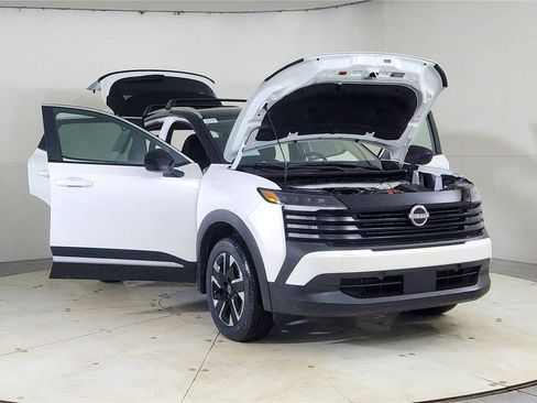 New 2026 Nissan Kicks SV w/ Cold Weather Package AWD/4WD image 9