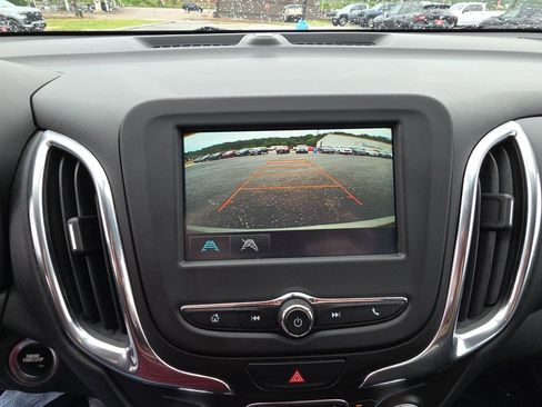 Used 2018 Chevrolet Equinox LT FWD image 22