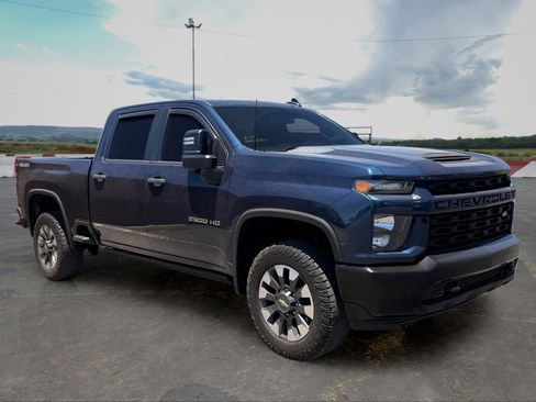 Used 2021 Chevrolet Silverado 2500 Custom w/ Custom Value Package AWD/4WD image 2