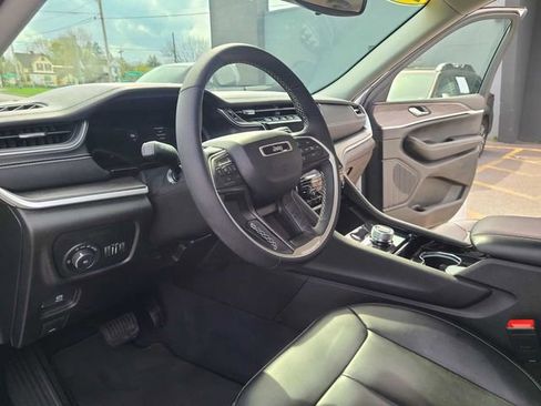 Used 2023 Jeep Grand Cherokee Limited AWD/4WD image 13