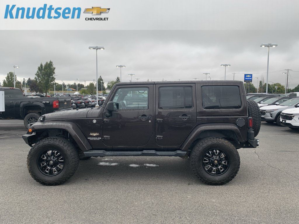 Used 2013 Jeep Wrangler Unlimited Sahara w/ Connectivity Group AWD/4WD image 4