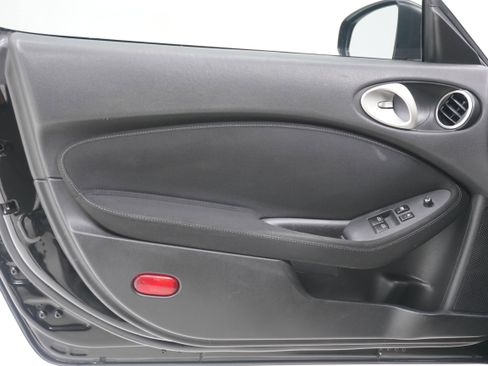 Used 2017 Nissan 370Z Coupe image 10