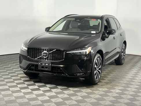 Used 2025 Volvo XC60 B5 Plus image 3