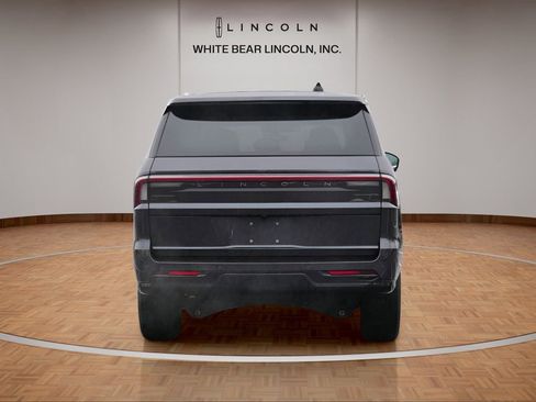 Used 2025 Lincoln Navigator Reserve image 6