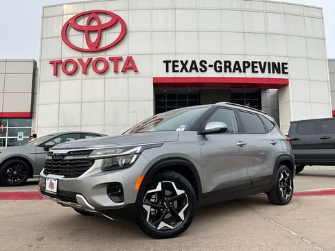 Used 2025 Kia Seltos S image 2