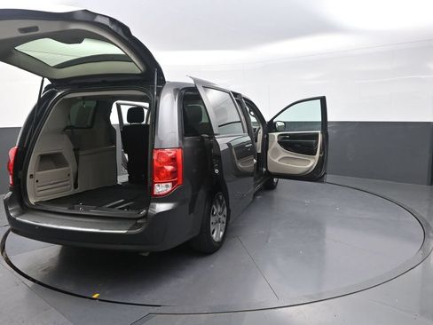 Used 2018 Dodge Grand Caravan SE w/ UConnect Hands-Free Group FWD image 36
