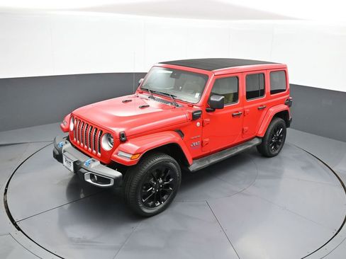 Used 2022 Jeep Wrangler Unlimited Sahara w/ Cold Weather Group AWD/4WD image 35