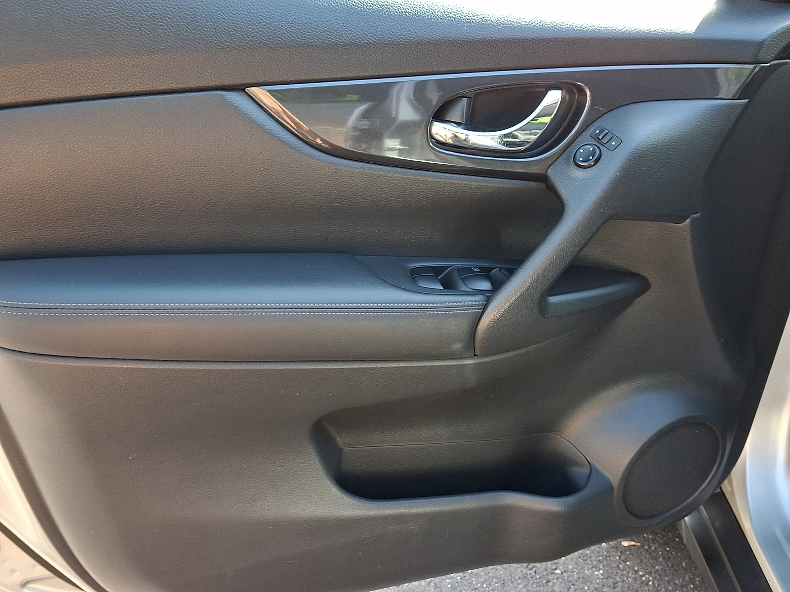 Certified 2017 Nissan Rogue S AWD/4WD image 16