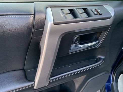 Used 2016 Toyota 4Runner SR5 Premium image 15