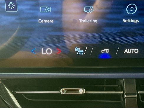 New 2026 Chevrolet Equinox EV LT image 15