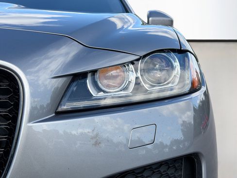 Used 2020 Jaguar F-PACE Prestige image 9