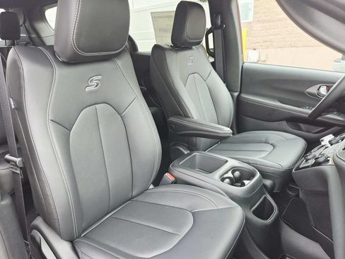 New 2026 Chrysler Pacifica Select w/ S Appearance Package FWD image 19