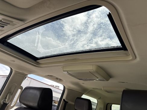 Used 2011 Cadillac Escalade ESV Platinum AWD/4WD image 22