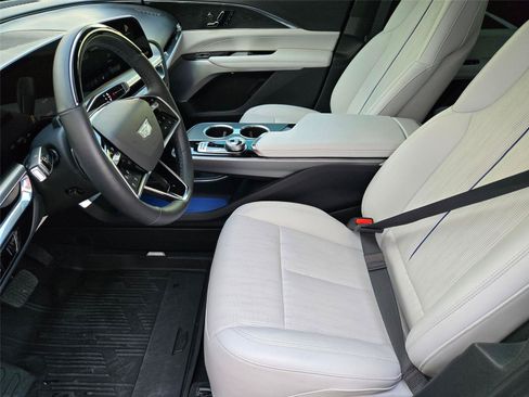 Used 2024 Cadillac Lyriq Luxury w/ LPO, Floor Liner Package AWD/4WD image 11